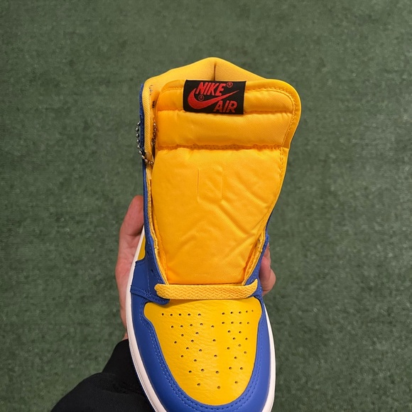 Jordan 1 High Reverse Laney - Picture 3 of 4